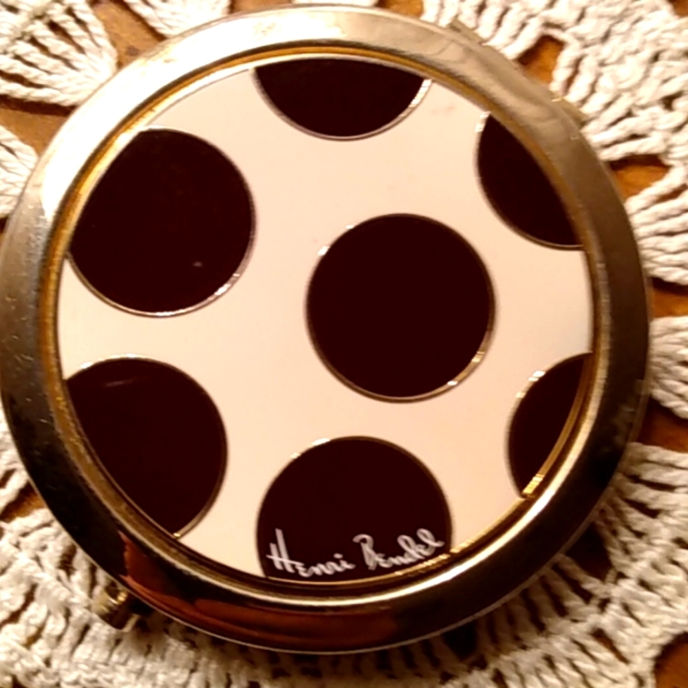 Authentic signed Henri Bendel compact make-up mirror in very good condition